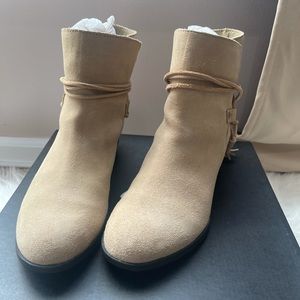 SOREL Farah Short Beige Size 8